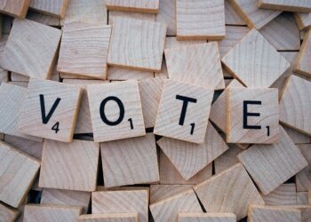 Illustration der Wirtschaftskammerwahlen 2025, symbolisiert durch ein modernes, motivierendes Bild von Wokandapix – Pixabay.